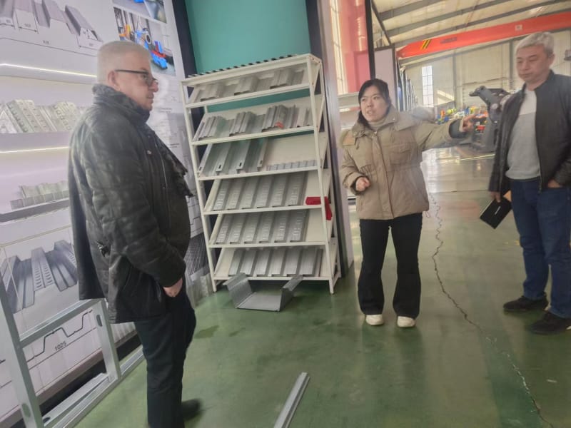 出口沙特地区的型钢机设备，YP街机电子冷弯工程师展实力以专业攻克小边与腰高难题